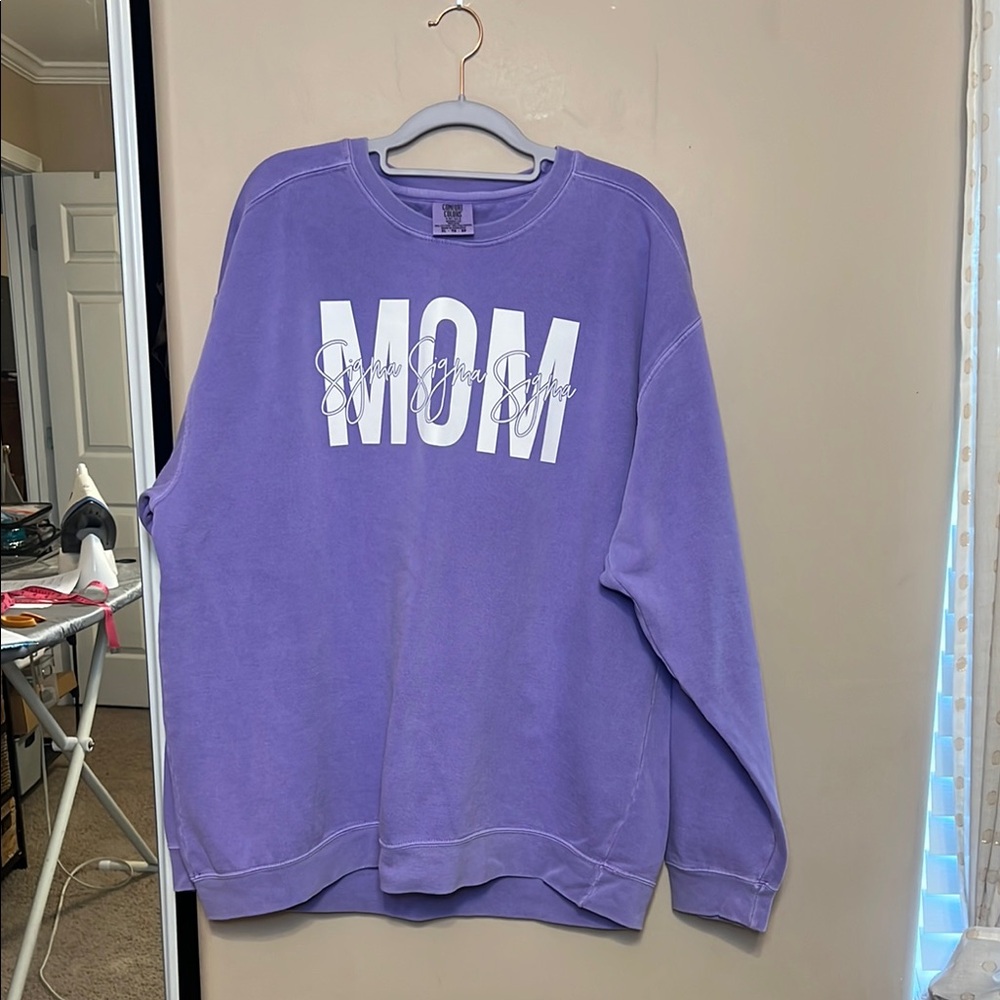 XL Lavender Greek (Tri-Sigma) MOM Graphic Crewneck Sweatshirt